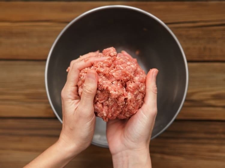 Can Cats Eat Raw Mince? Waldo's Friends