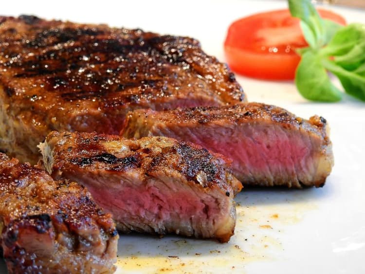 can-dogs-eat-steak-waldo-s-friends